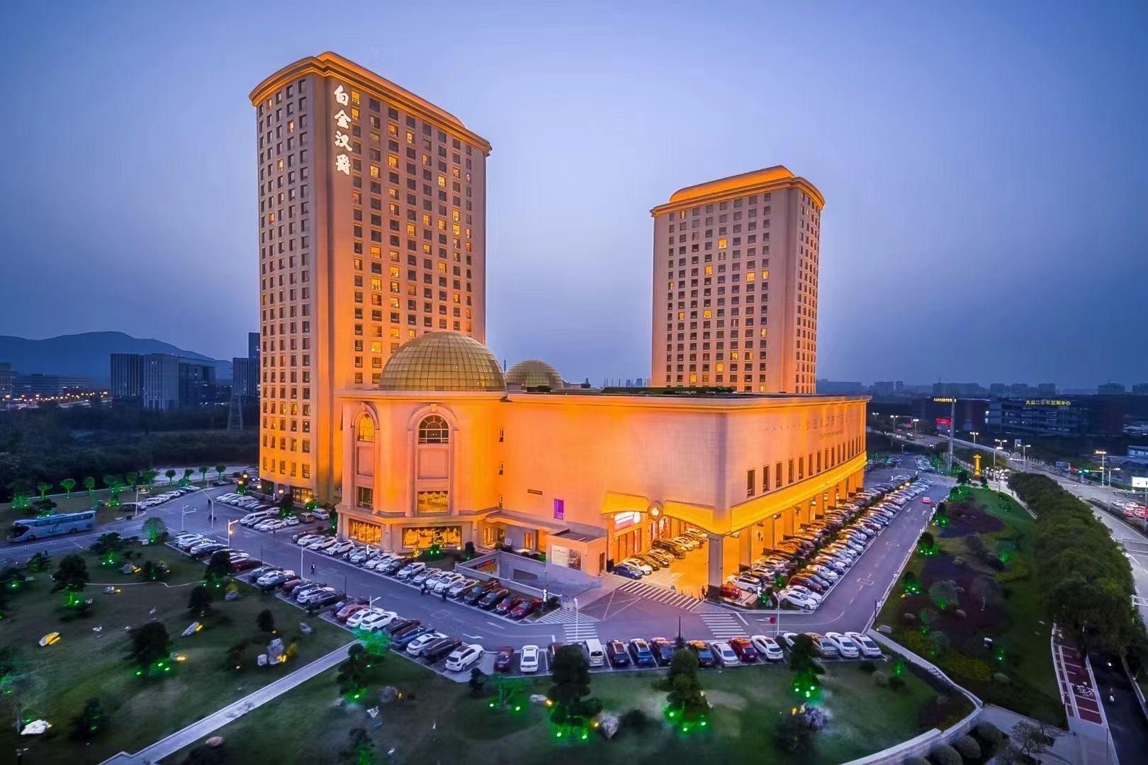 南京五星级酒店最大容纳3000人的会议场地|南京白金汉爵大酒店的价格与联系方式